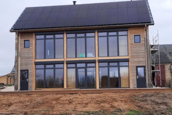 Couverture ardoise avec panneaux solaire proche de Ifs