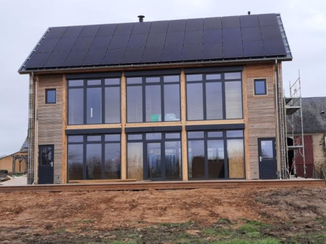 Couverture ardoise avec panneaux solaire proche de Ifs